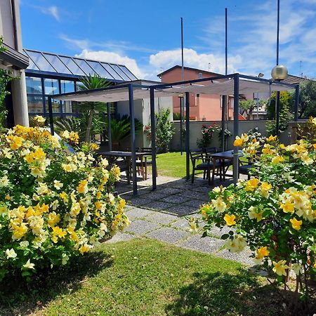 River Park Hotel Ameglia Buitenkant foto