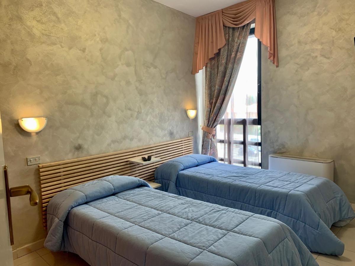 River Park Hotel Ameglia Buitenkant foto