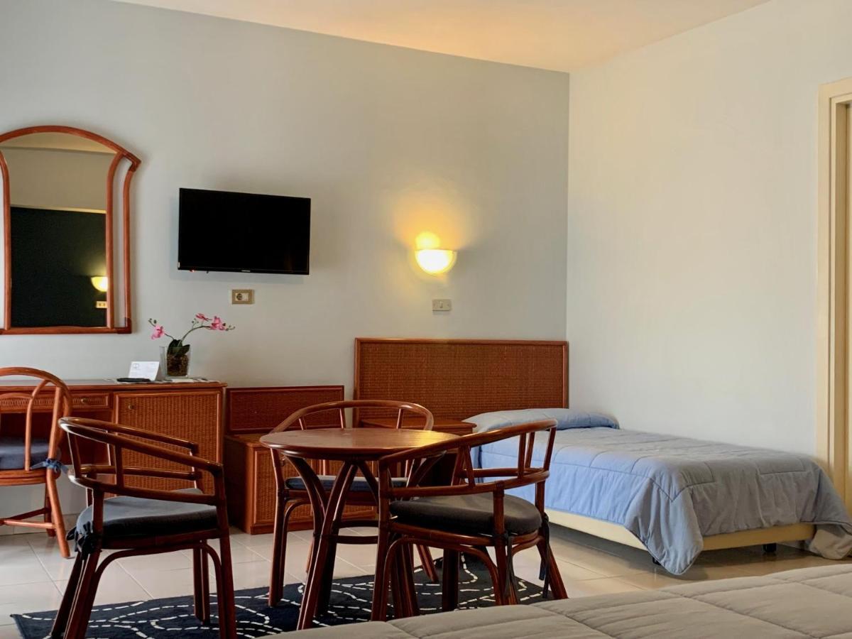 River Park Hotel Ameglia Buitenkant foto