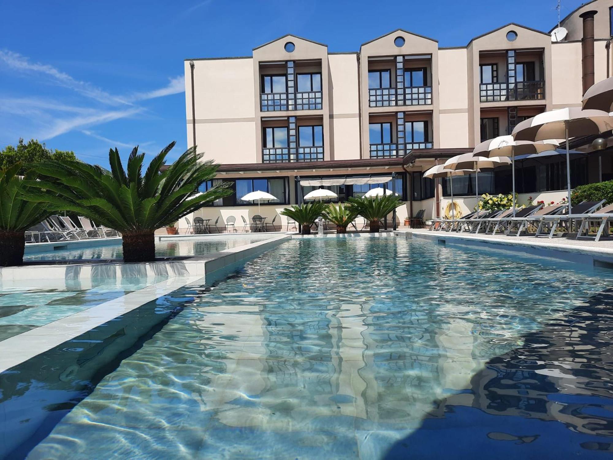 River Park Hotel Ameglia Buitenkant foto