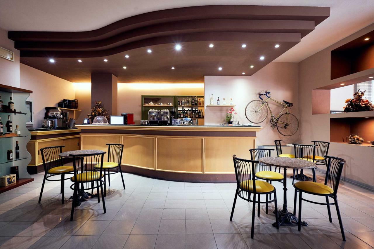 River Park Hotel Ameglia Buitenkant foto